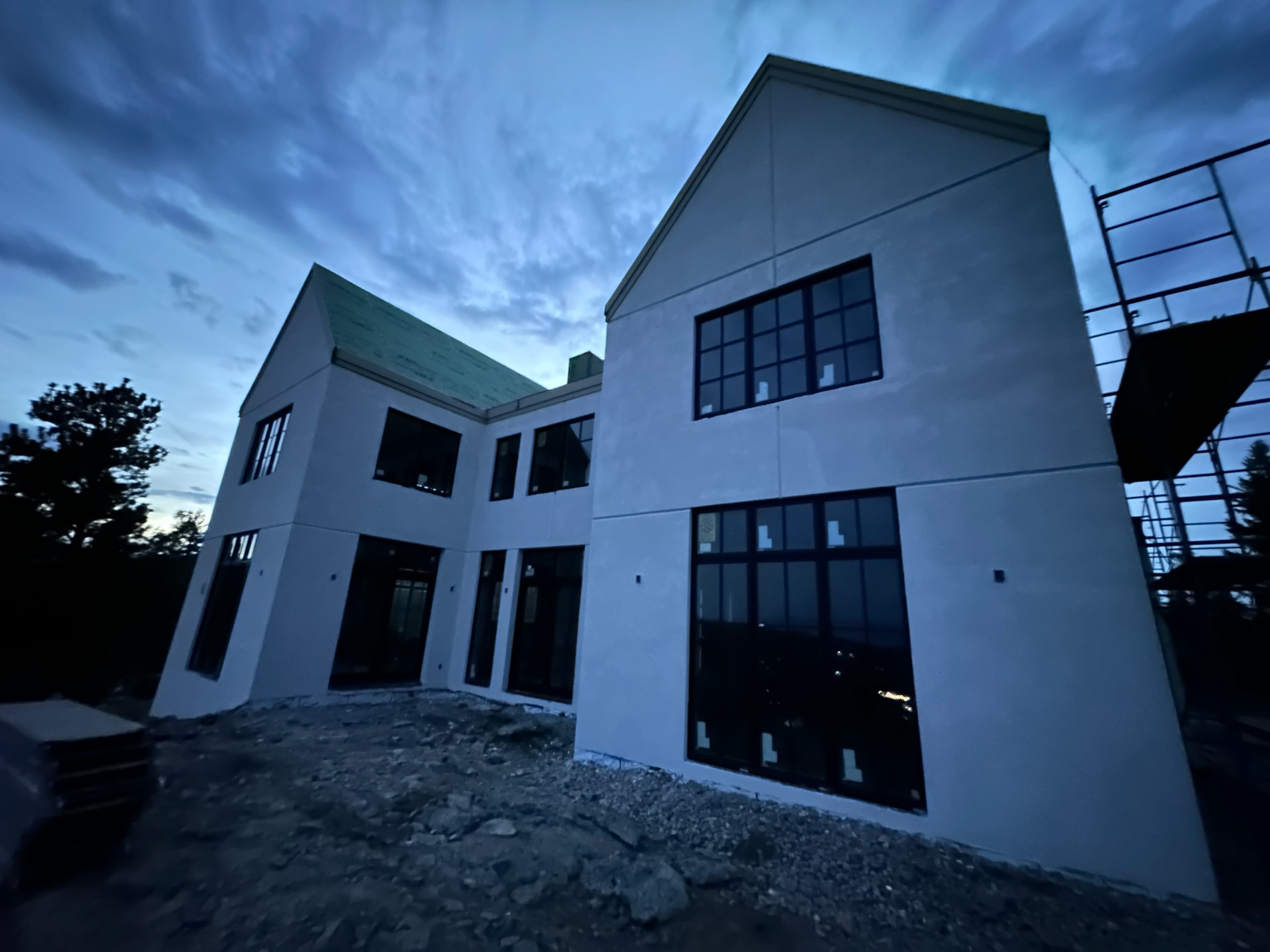 Stone veneer entry surround with stucco field in Bigfork, MT